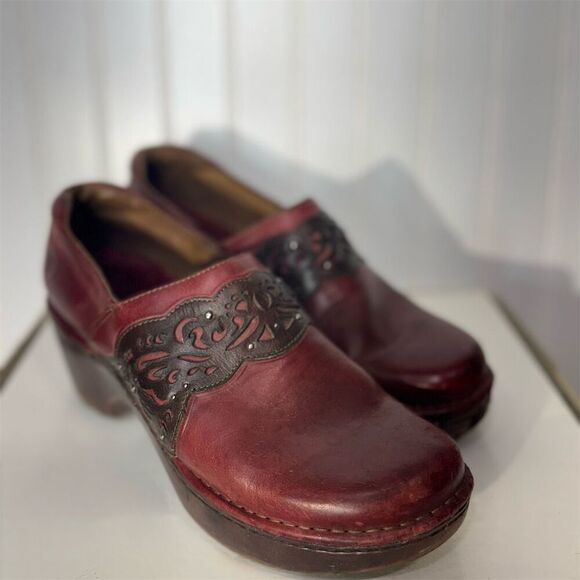 Ariat Red Leather Embroidered Western Clogs Size 9.5B Boho Cowgirl Mule Shoes - Picture 2 of 10